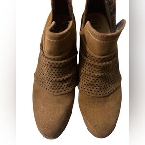 EUC Earth Origins Brown Suede Leather Ankle Boots Size 9